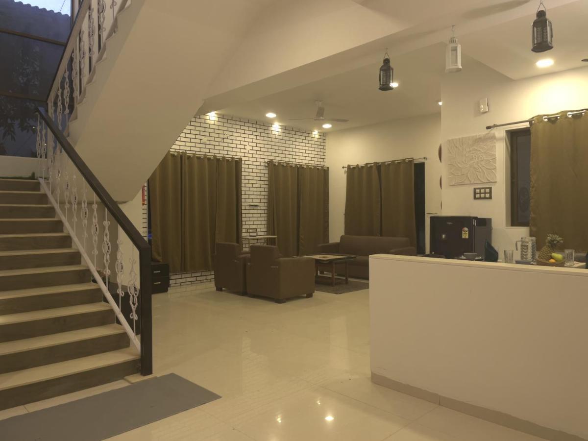 Eko Stay- Tropicana Villa โลนาวาลา ภายนอก รูปภาพ